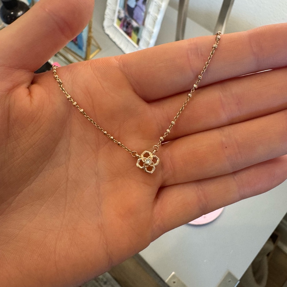 Kendra Scott Rose Gold Short Flower Pendant Necklace